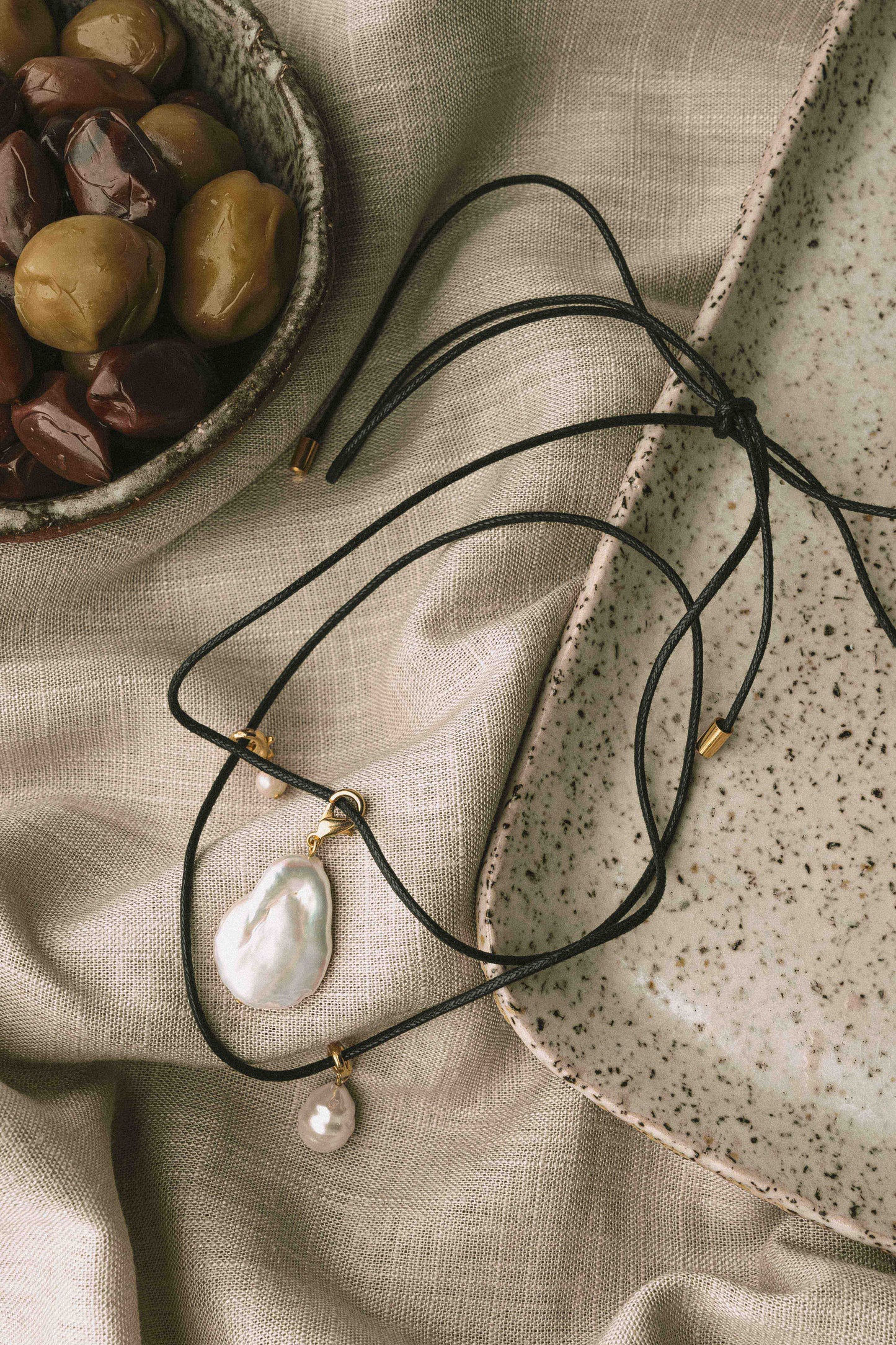 Choker Delos with Pearls
