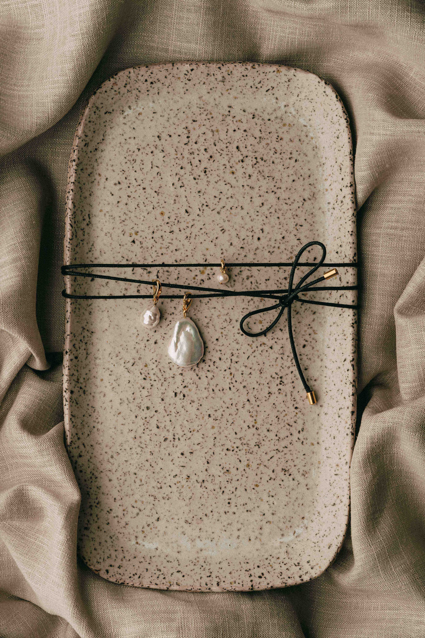 Choker Delos with Pearls