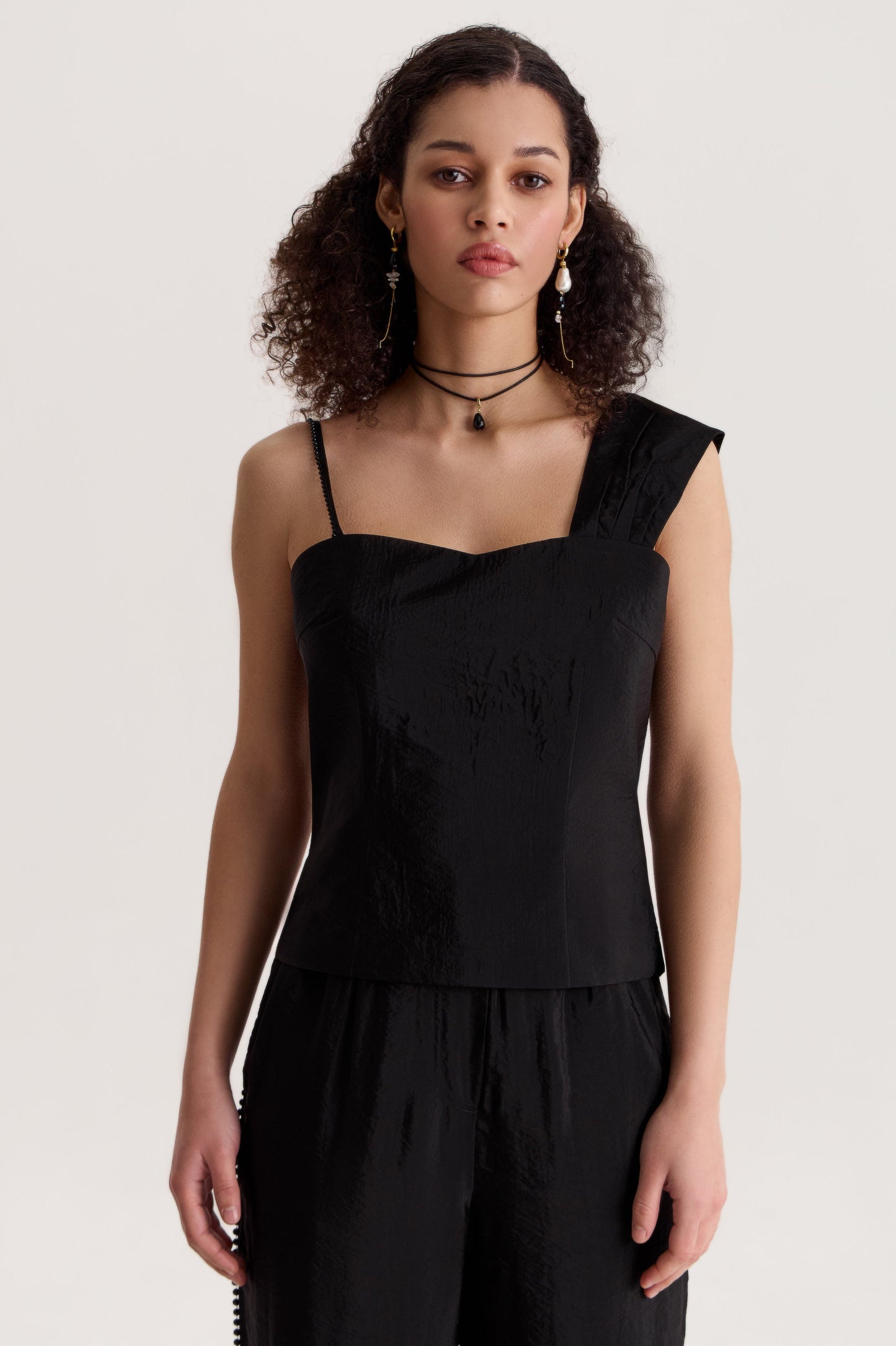 Top Delos with Wide-Strap in Black