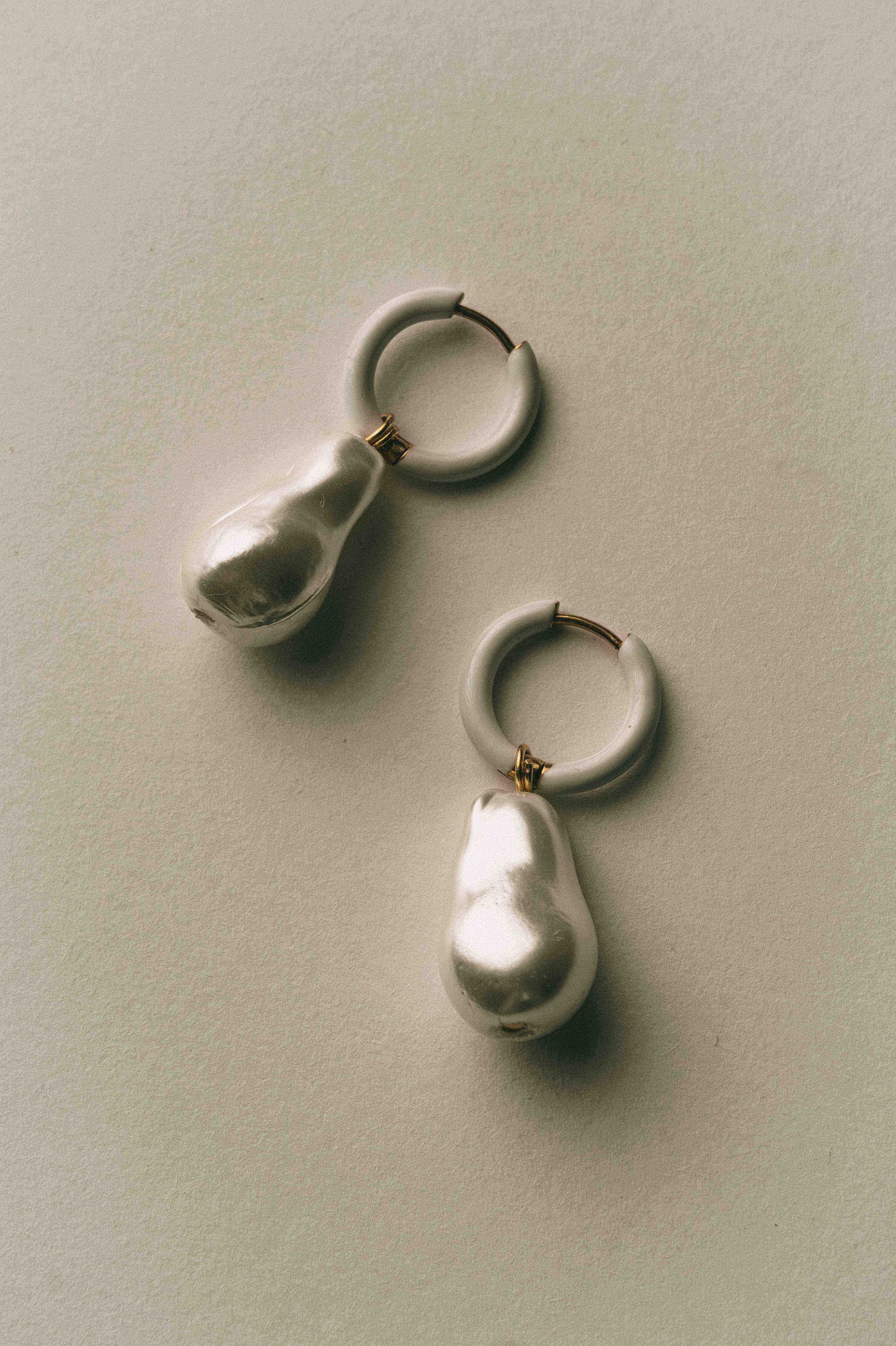 Evia Earrings with Pearls